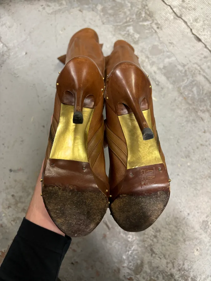 FW2003 Gucci Brown Leather Ankle Heels Boots by Tom Ford - Image 15