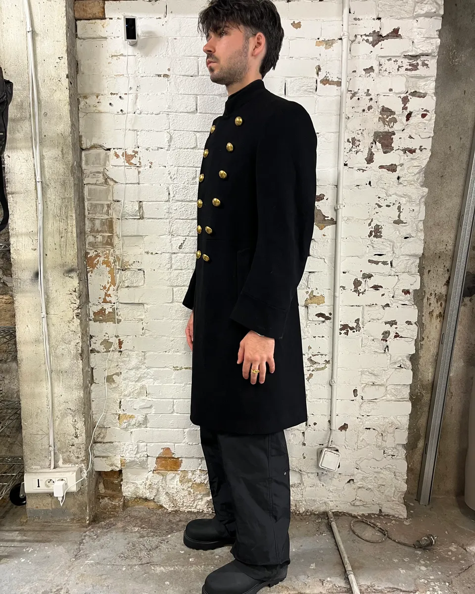 FW2003 Gucci Double-Breasted Buttoned Black Wool Coat by Tom Ford - Image 4