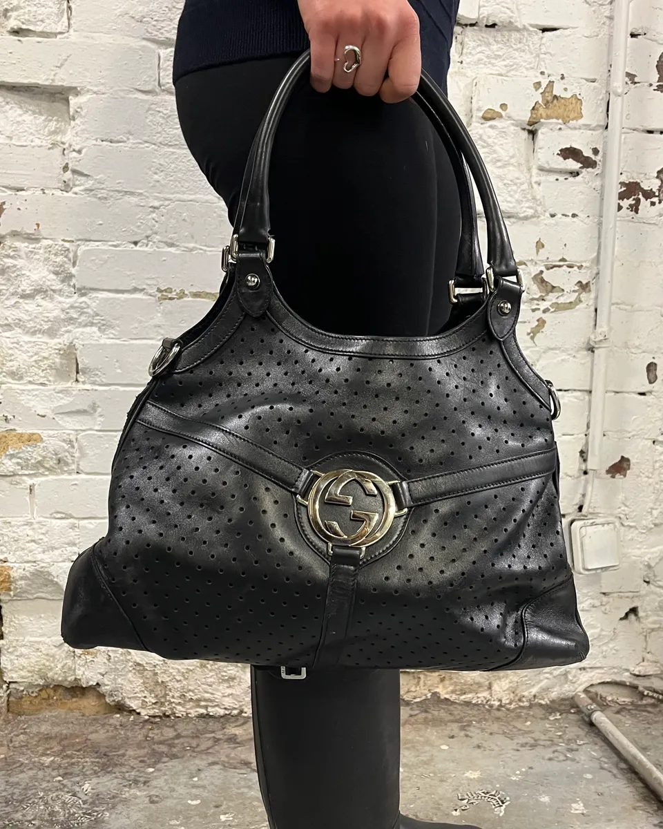 FW2003 Gucci G Logo Perforated Black Leather Shoulder Bag - Image 2