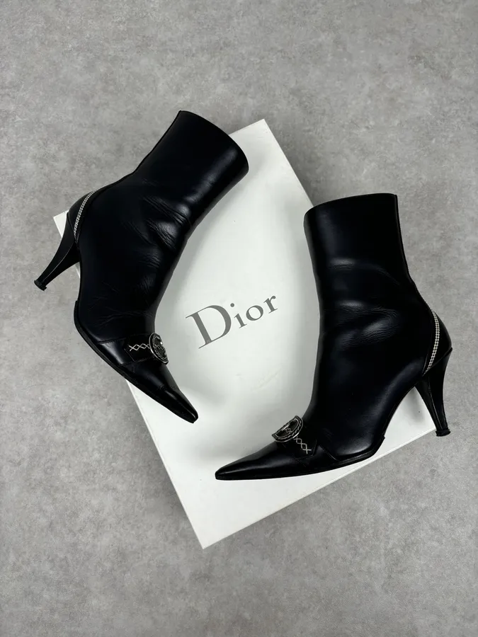 FW2004 Dior Pointy D Black Leather Buckle Ankle Boots Heels by Galliano - Image 2