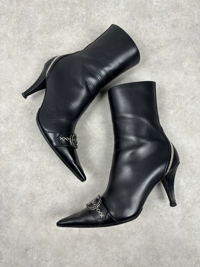 FW2004 Dior Pointy D Black Leather Buckle Ankle Boots Heels by Galliano - Image 4