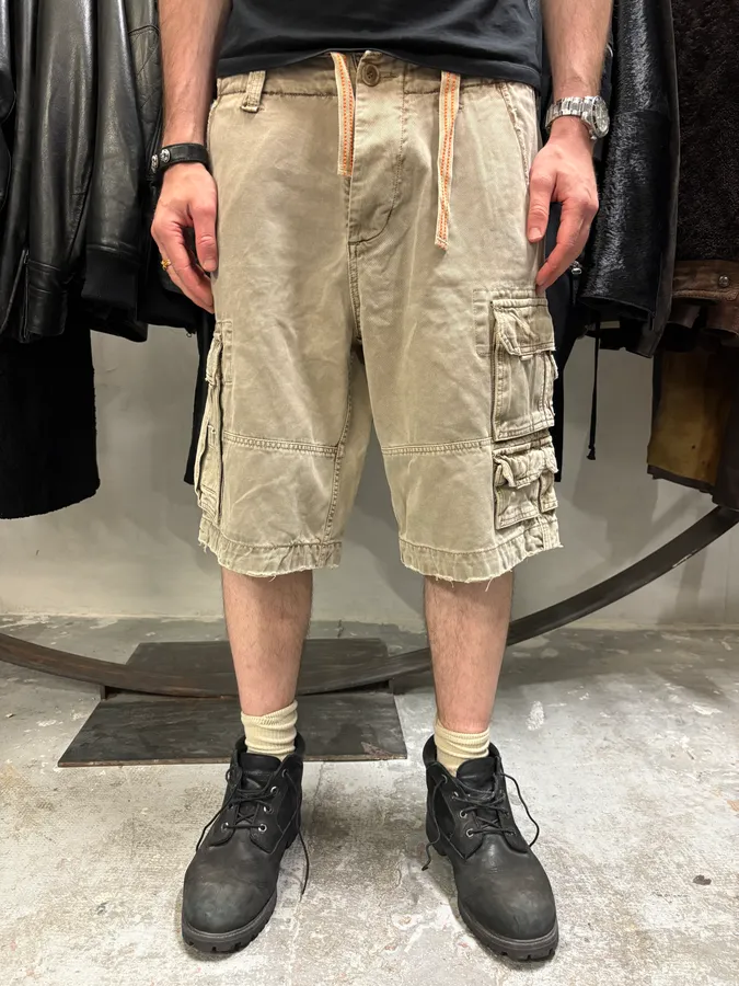FW2006 Dolce & Gabbana Beige Multi Pockets Cargo Shorts - Image 3