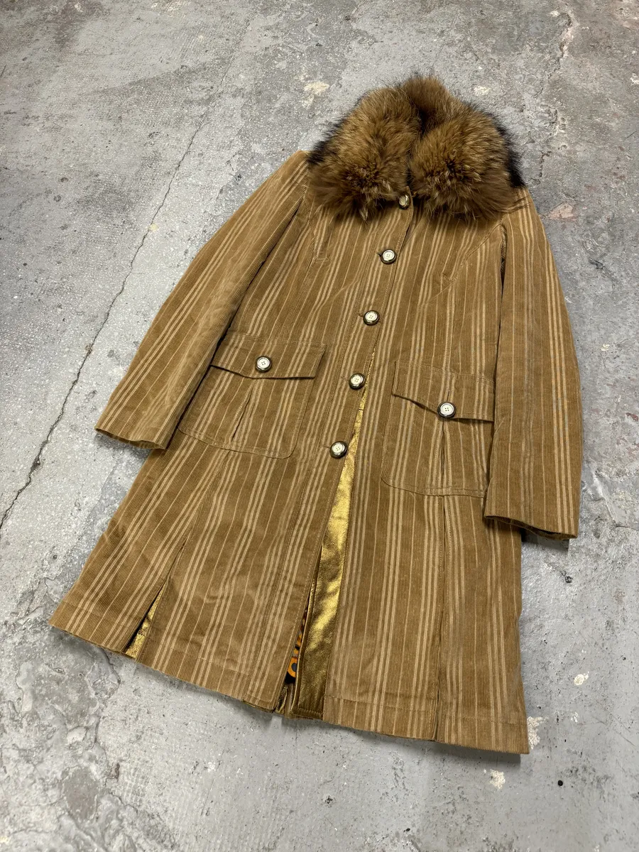 FW2010 Dolce & Gabbana Beige Fur Collar Buttoned Long Jacket - Image 3