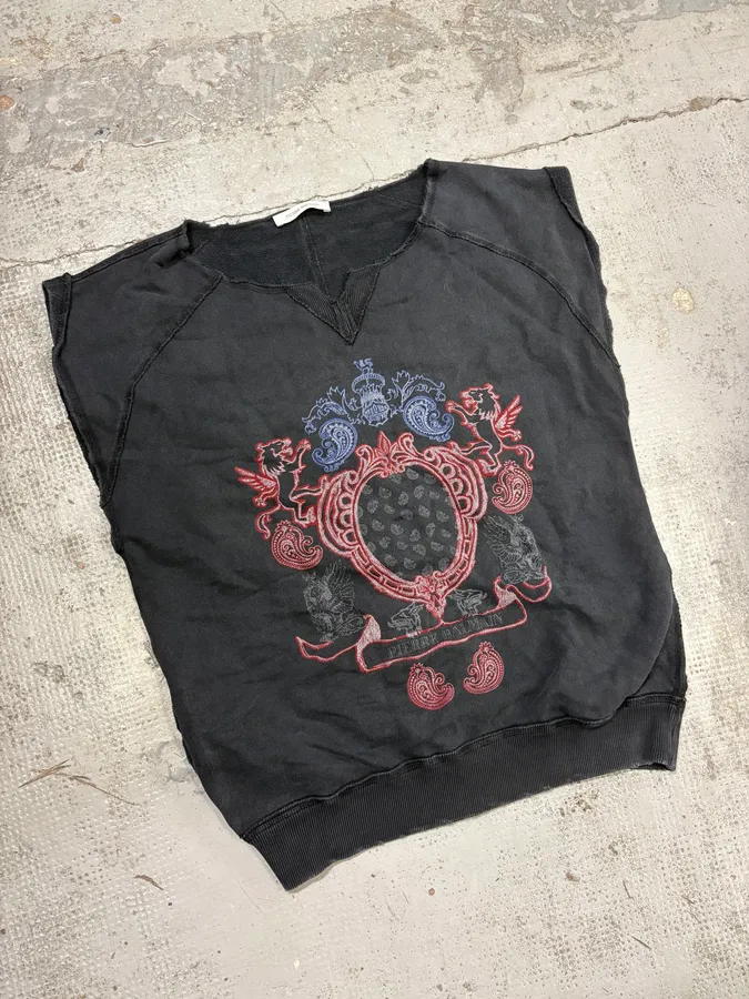 FW2010 Pierre Balmain Grey Heraldic Crest Sleeveless Sweater - Image 4
