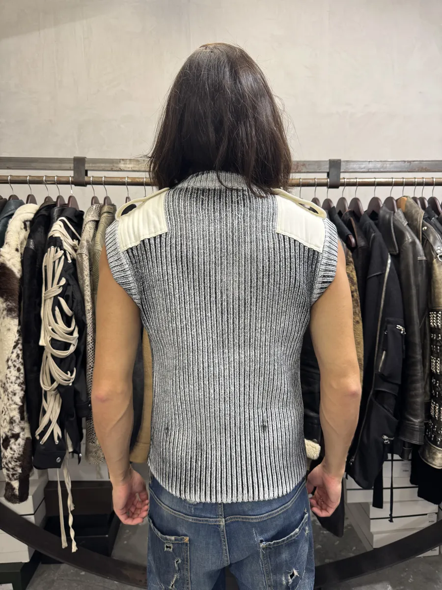 FW2018 Maison Margiela White Painted Wool Sleeveless V Neck Sweater - Image 3