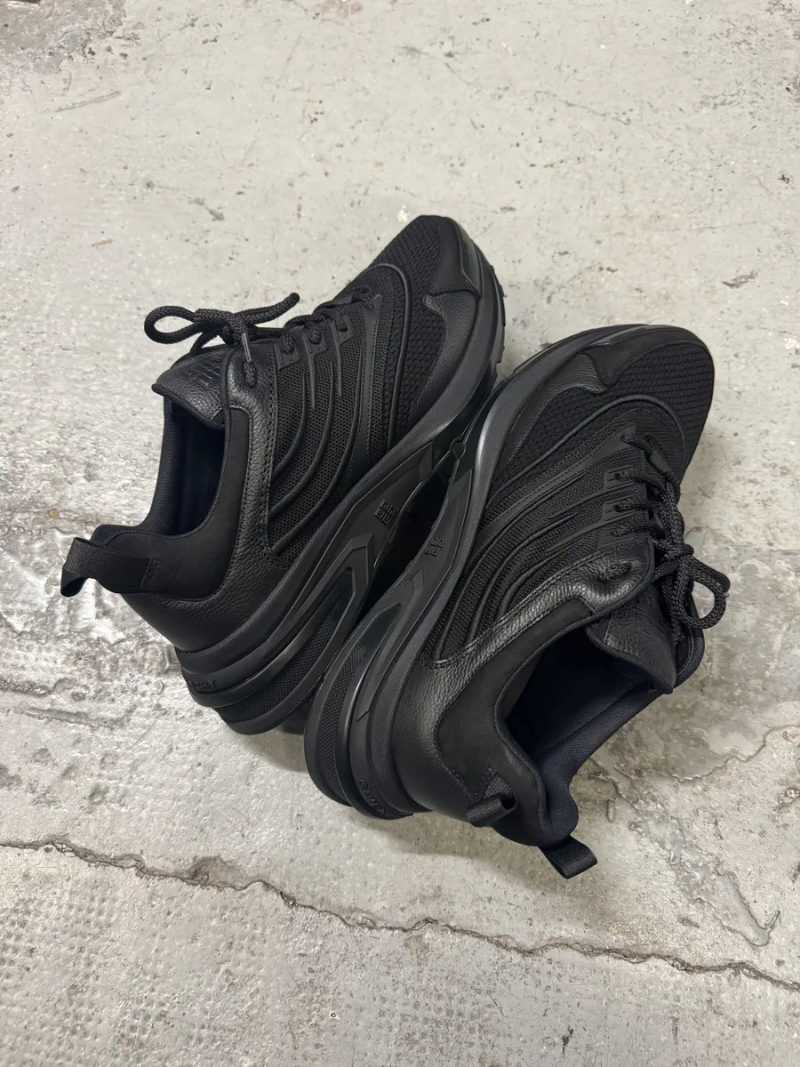 Givenchy Runners Black GIV 1 TR Sneakers - Image 4
