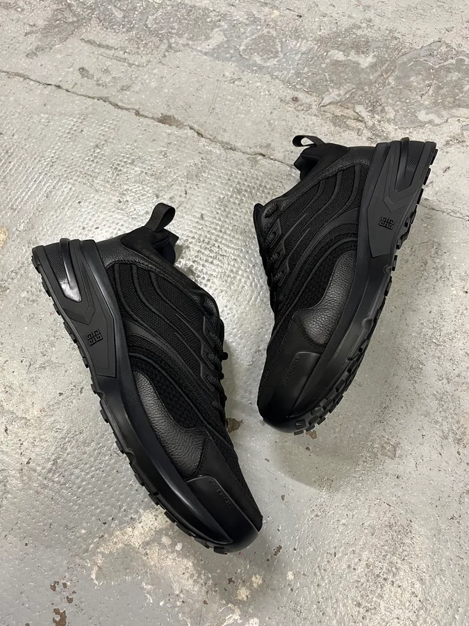 Givenchy Runners Black GIV 1 TR Sneakers - Image 4