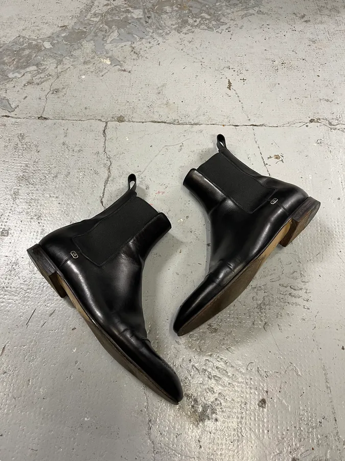 Gucci Black Leather Chelsea Boots - Image 2