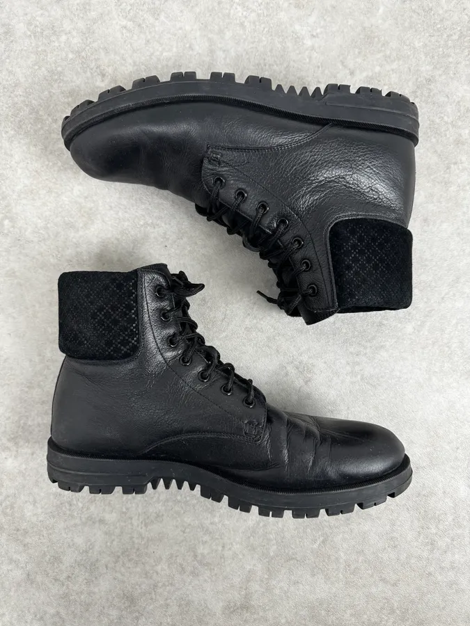 Gucci Black Leather Lace-Up Textured Cuff Boots - Image 2