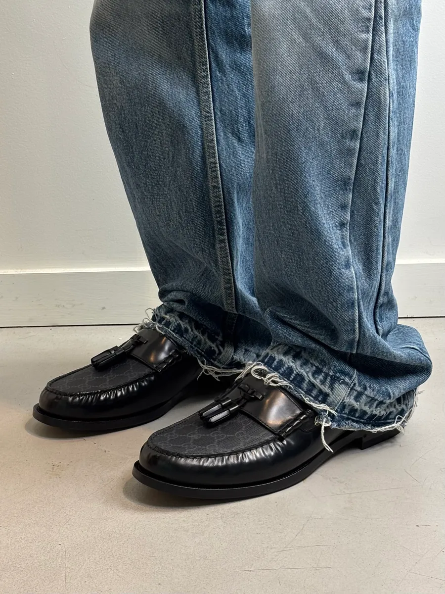 Gucci GG Supreme Tassel Leather Loafers Black - Image 3