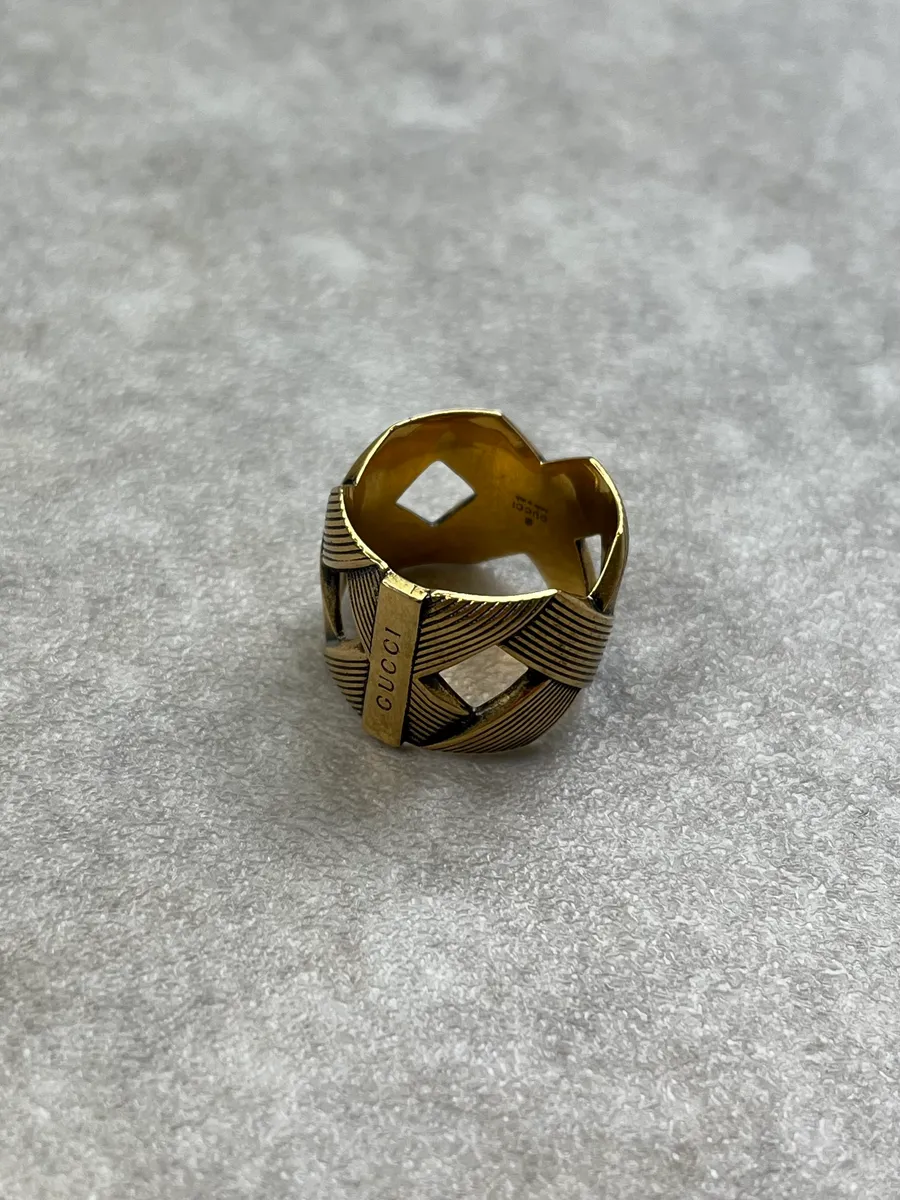 Gucci Gold Brass Textured Ring - Image 2