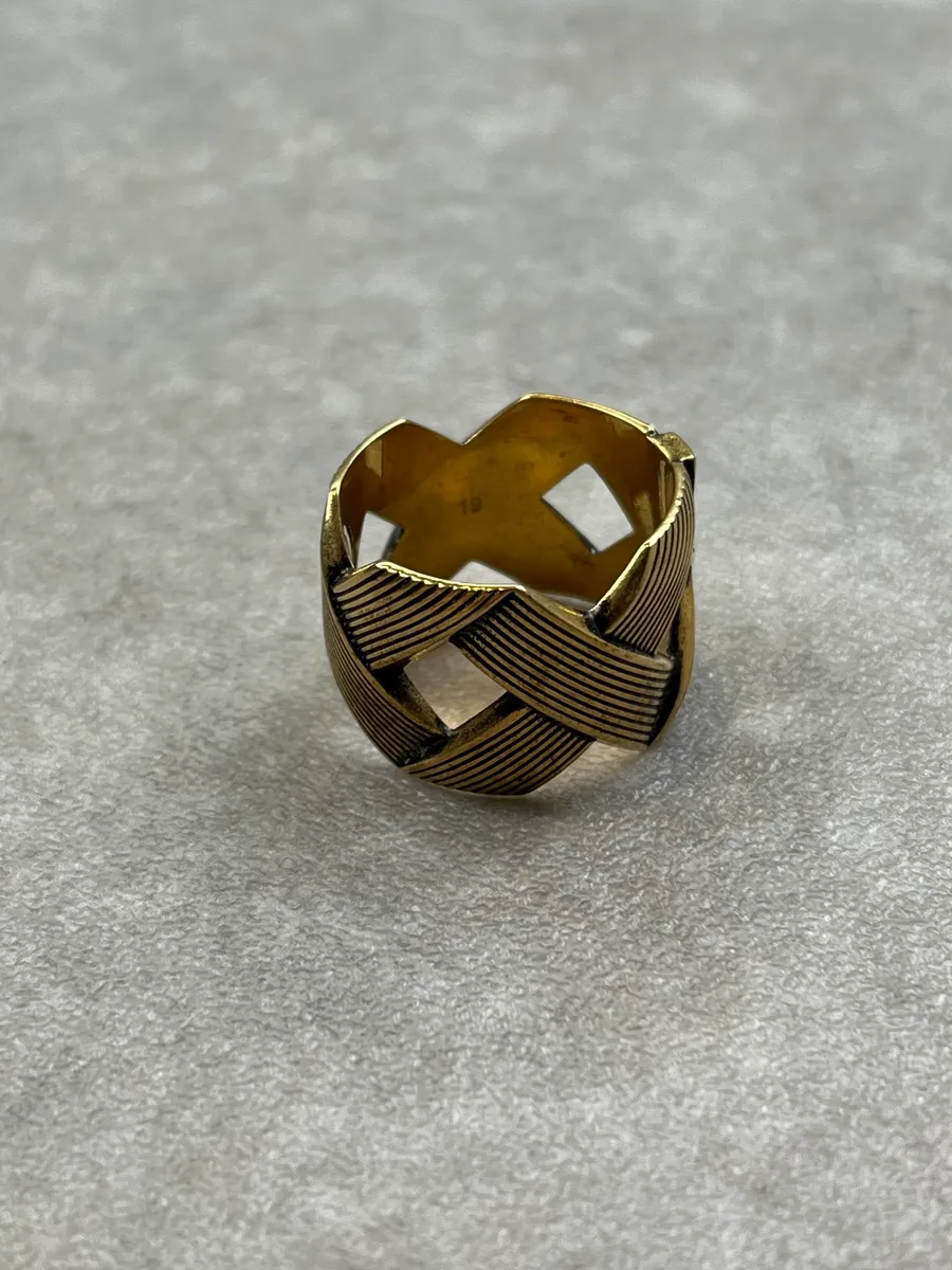 Gucci Gold Brass Textured Ring - Image 3
