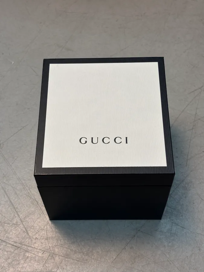 Gucci Grip Red Stainless Steel Quartz Watch - Image 5