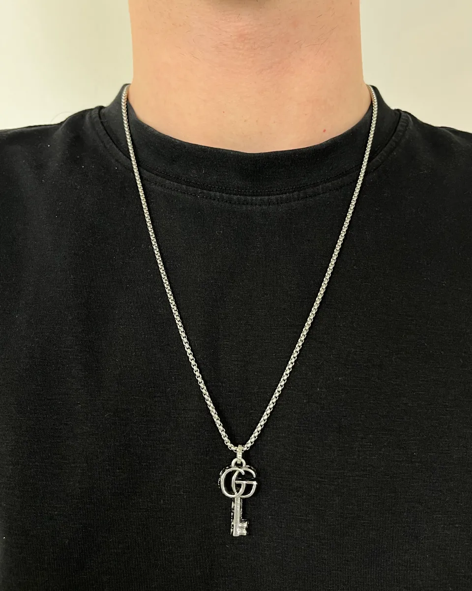 Gucci Silver Grey Metal Key Pendant Necklace - Image 2
