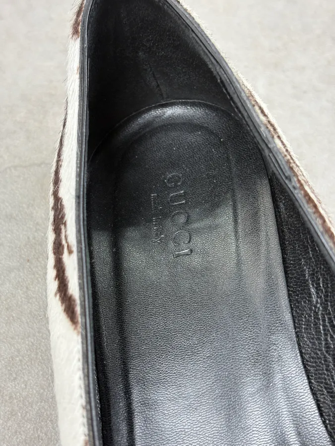 Gucci White & Black Ponyhair Tiger Ballet Flats - Image 9
