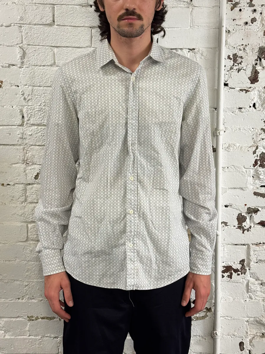 Gucci White & Light Baby Blue Chain Pattern Shirt - Image 2