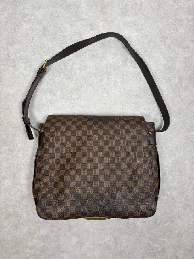 Louis Vuitton Abbesses Leather Messenger Bag - Image 4