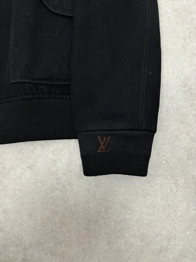 Louis Vuitton Black Elegant Cashmere & Wool Buttoned Jacket - Image 7