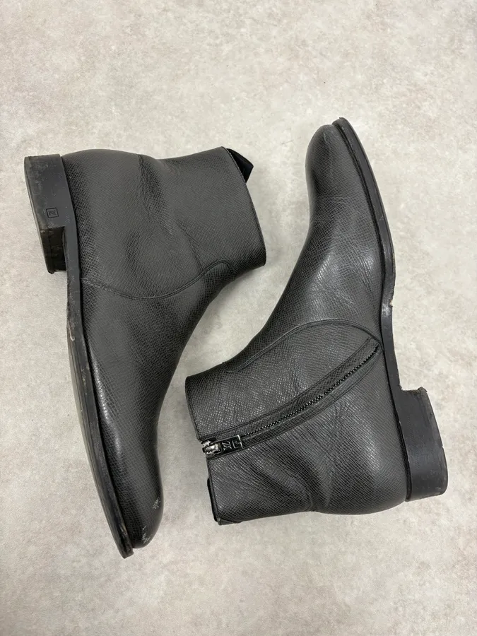 Louis Vuitton Black Faded Anthracite Leather Ankle Boots - Image 6
