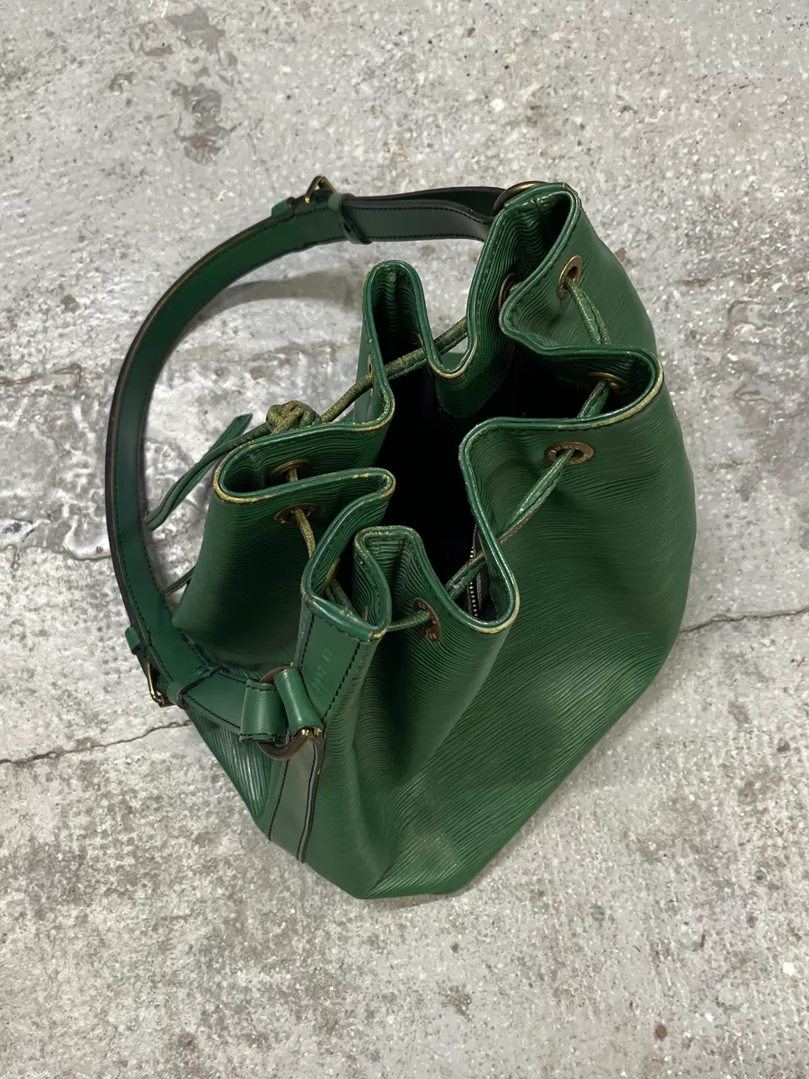 Louis Vuitton Noé Green Epi Leather Handle Bag - Image 4