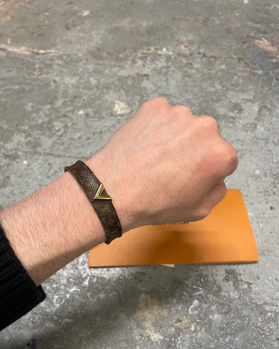 Louis Vuitton V Original Bracelet - Image 4