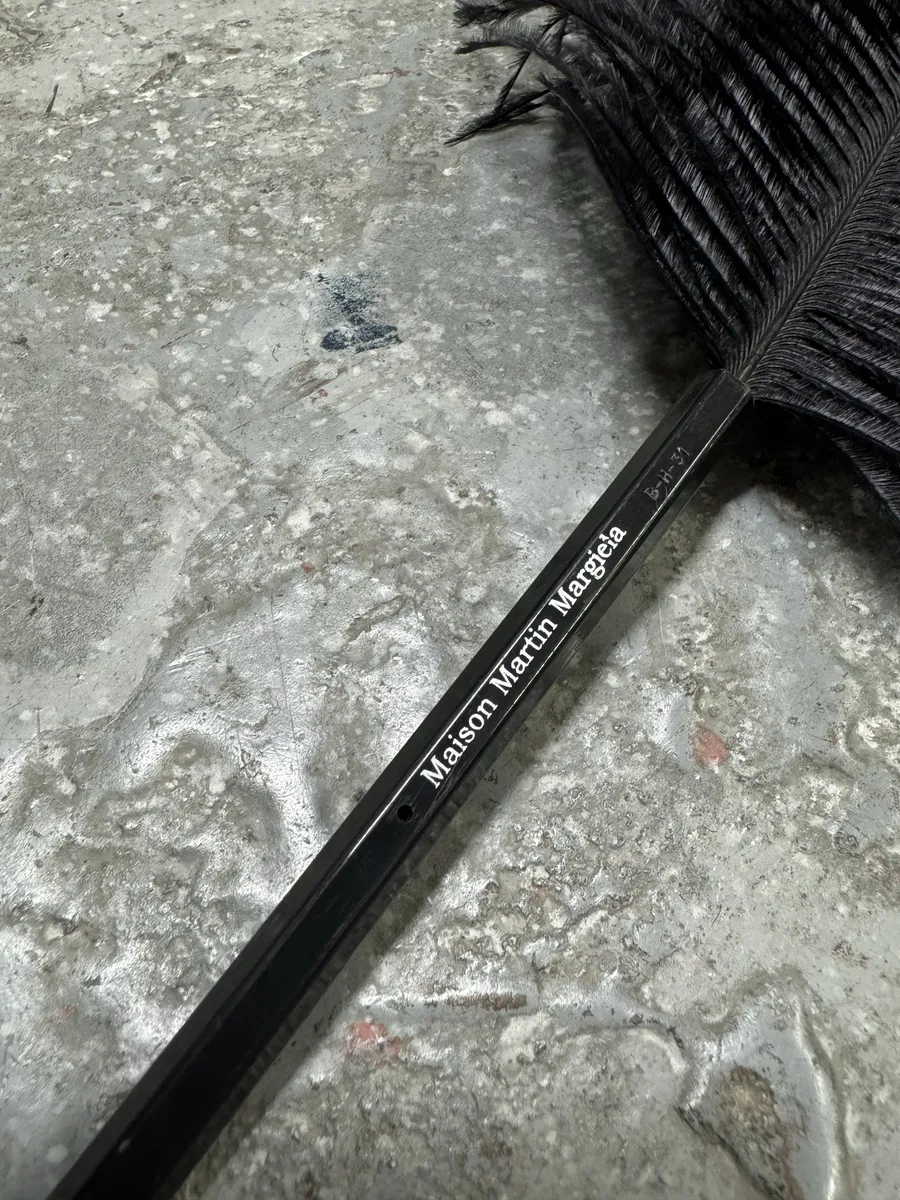Maison Margiela Ostrich Feather Black Pen - Image 3