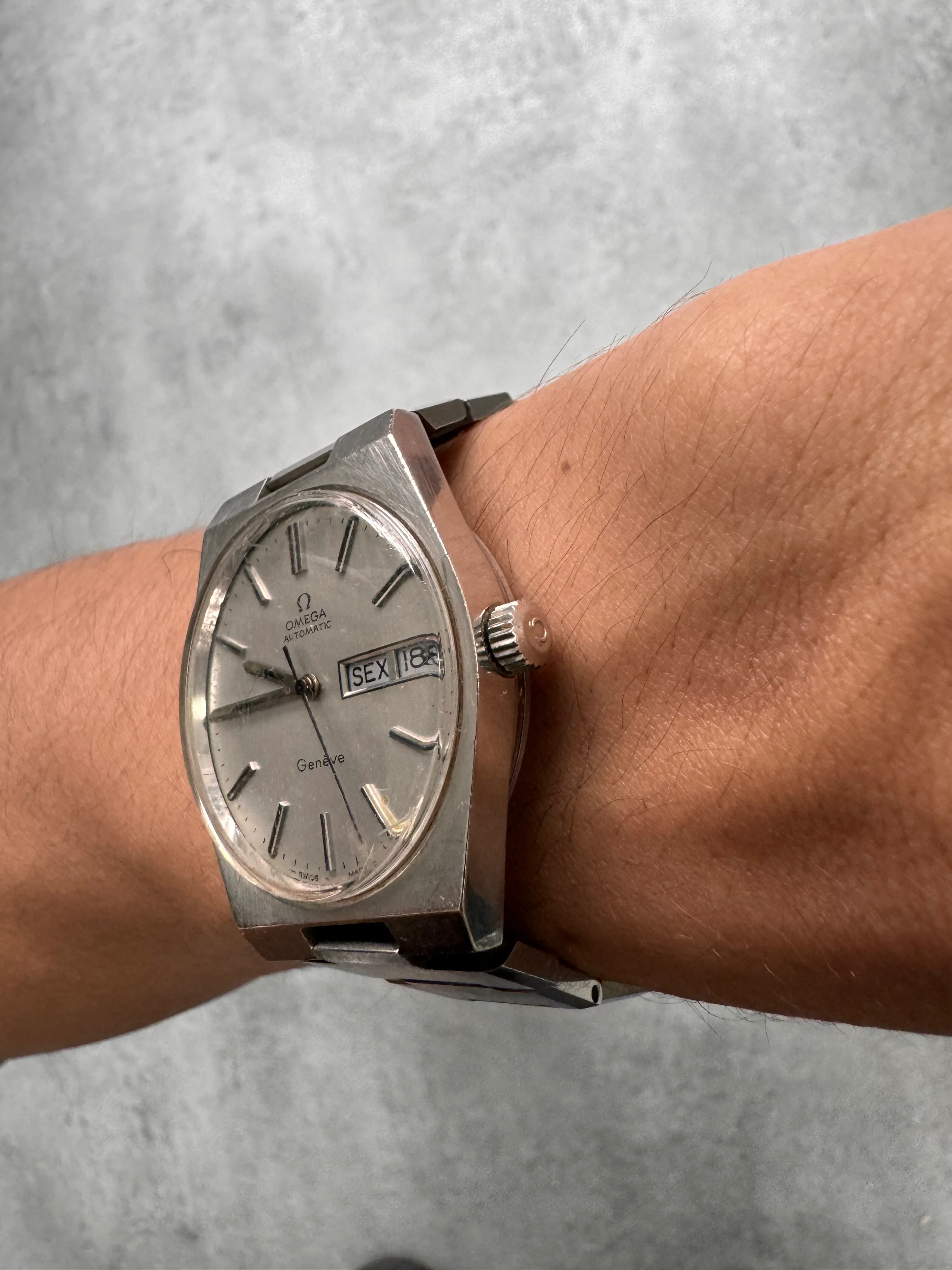 1970s Omega Genève Automatic Day-Date Grey Dial 166.0125 Watch (OS) - Image 4