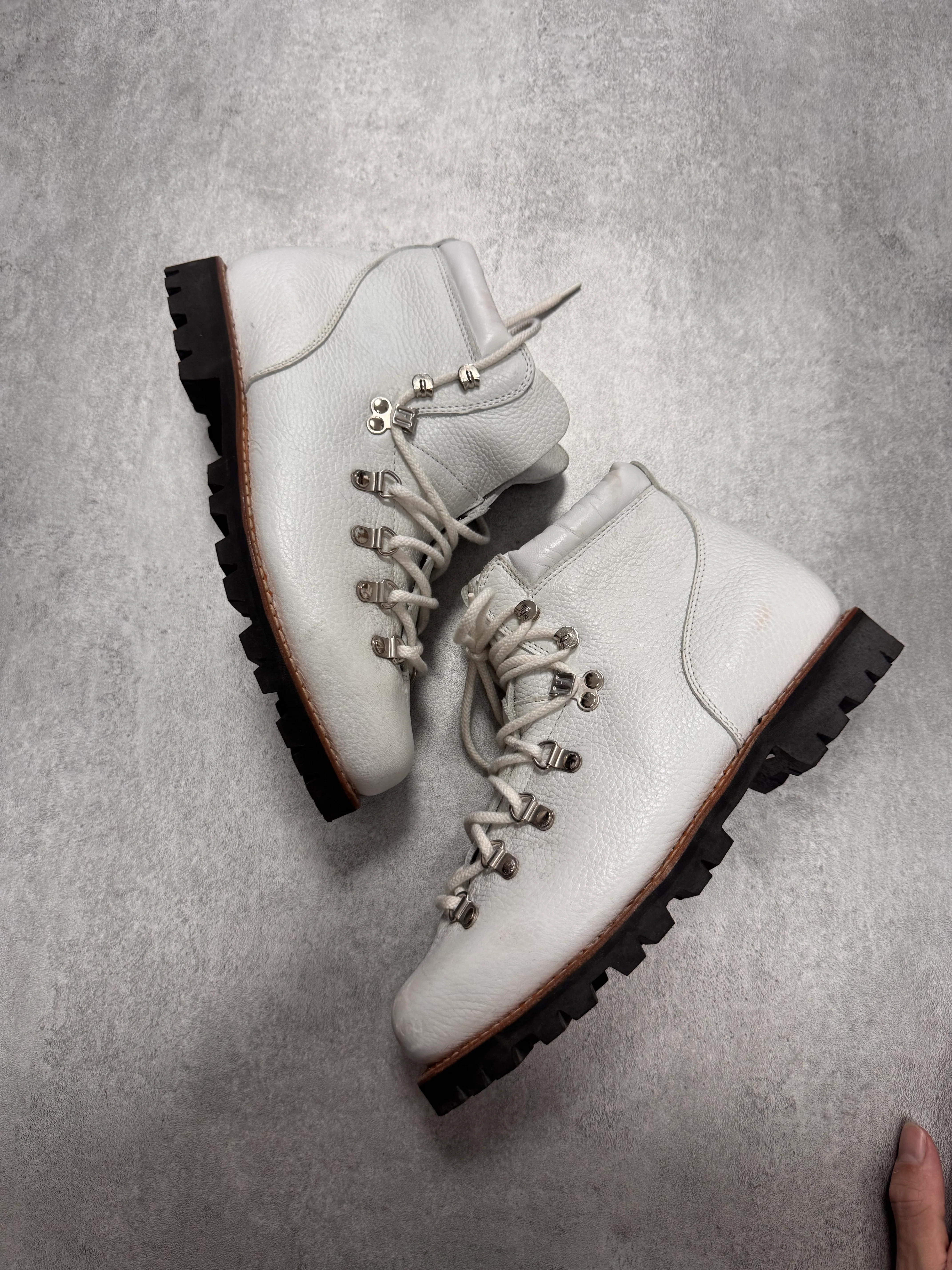 Paraboot Avoriaz Hiking White Grained Leather Boots - Image 3
