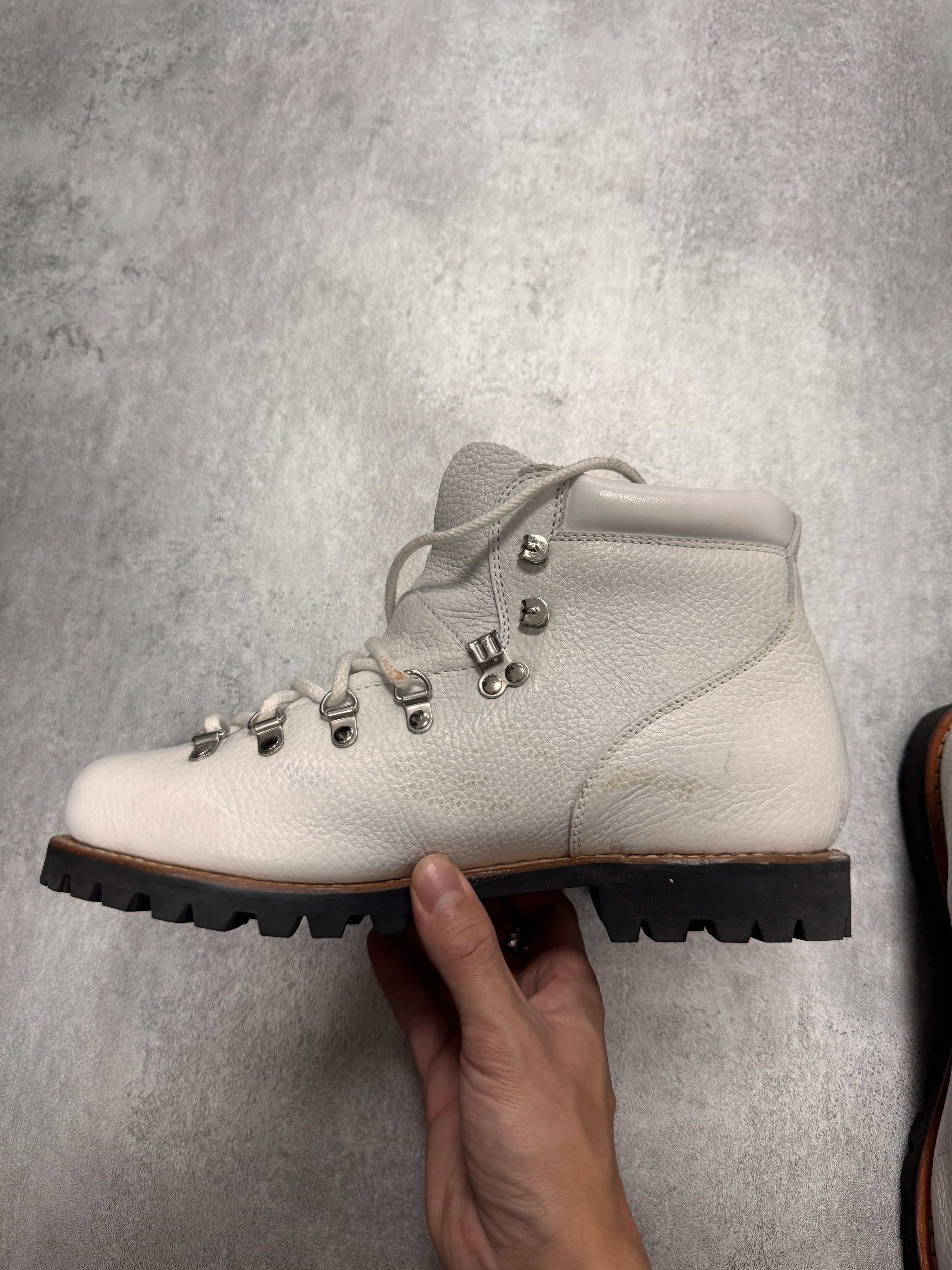 Paraboot Avoriaz Hiking White Grained Leather Boots - Image 9