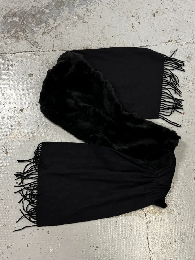 Roberto Cavalli Black Fur & Fringed Hybrid Scarf - Image 5
