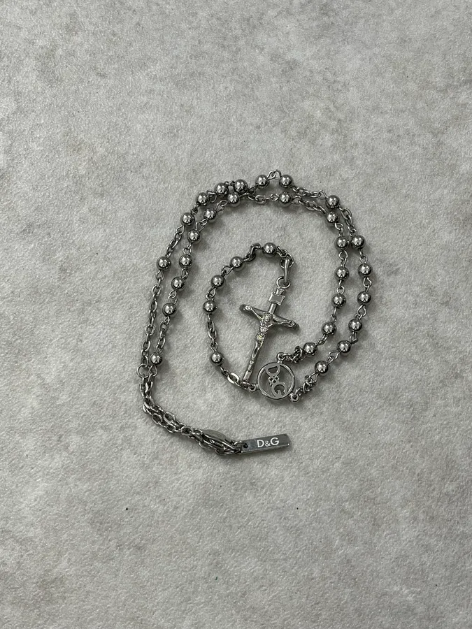 SS2003 Dolce & Gabbana Grey Rosary Cross Necklace - Image 4