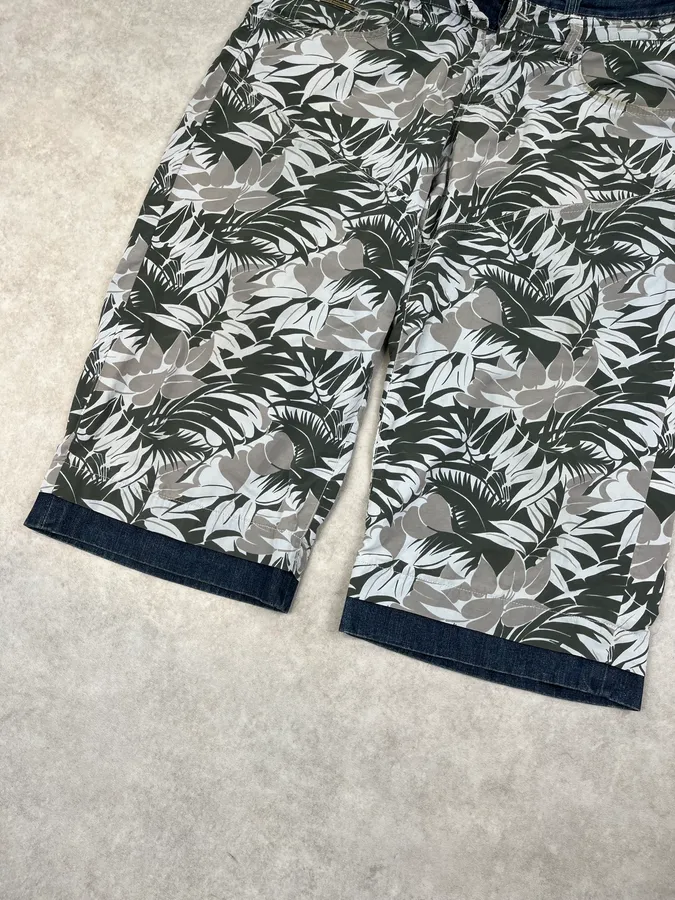 SS2004 Dolce & Gabbana Jungle Floral Hybrid Denim Shorts - Image 12