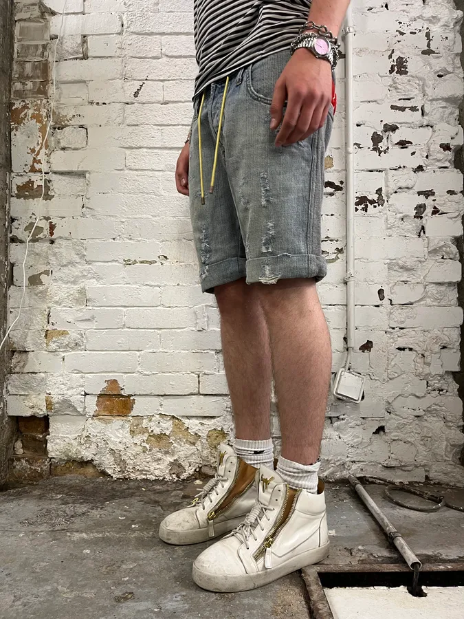 SS2005 Dolce & Gabbana Grey Equator Denim Distressed Shorts - Image 4