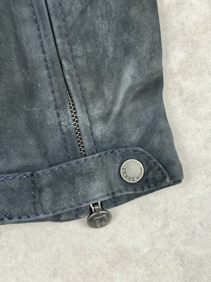 SS2009 Gianfranco Ferré Navy Suede Crocodile Effect Bomber Jacket - Image 9