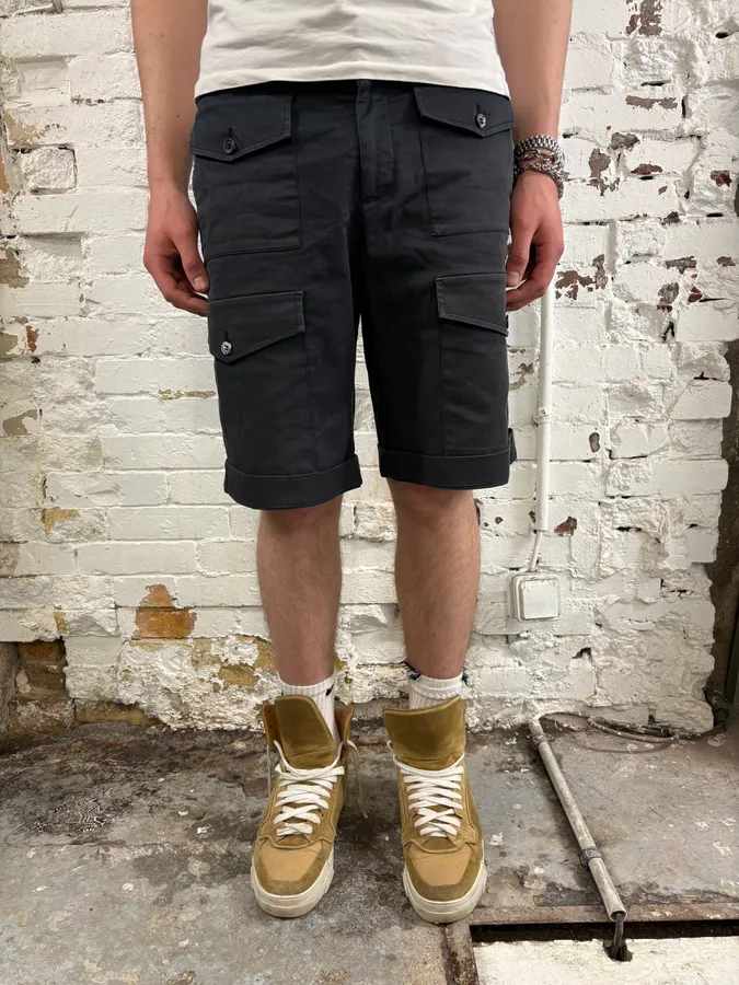 SS2009 Gucci Black Multi Pockets Cargo Shorts - Image 2