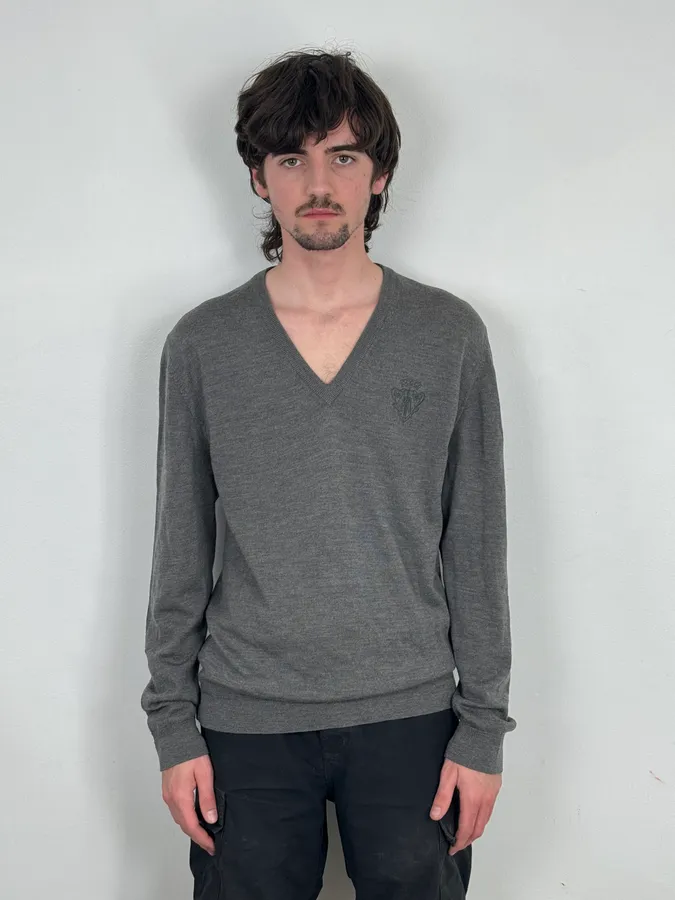 SS2009 Gucci Grey Embroidered Knight Logo V-Neck Sweater - Image 2