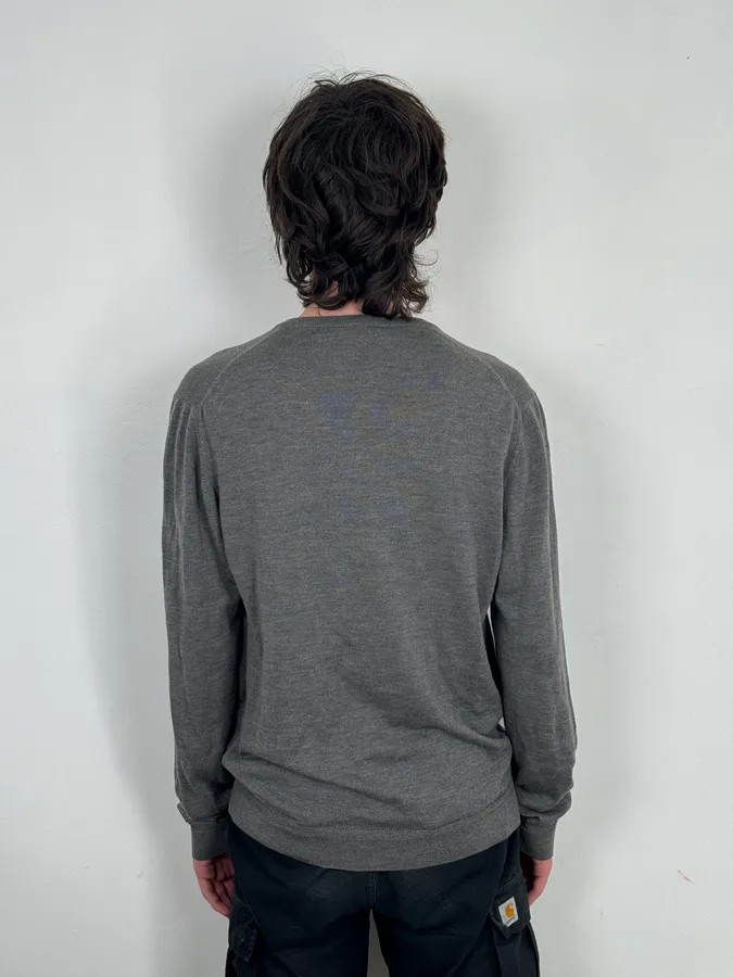 SS2009 Gucci Grey Embroidered Knight Logo V-Neck Sweater - Image 3