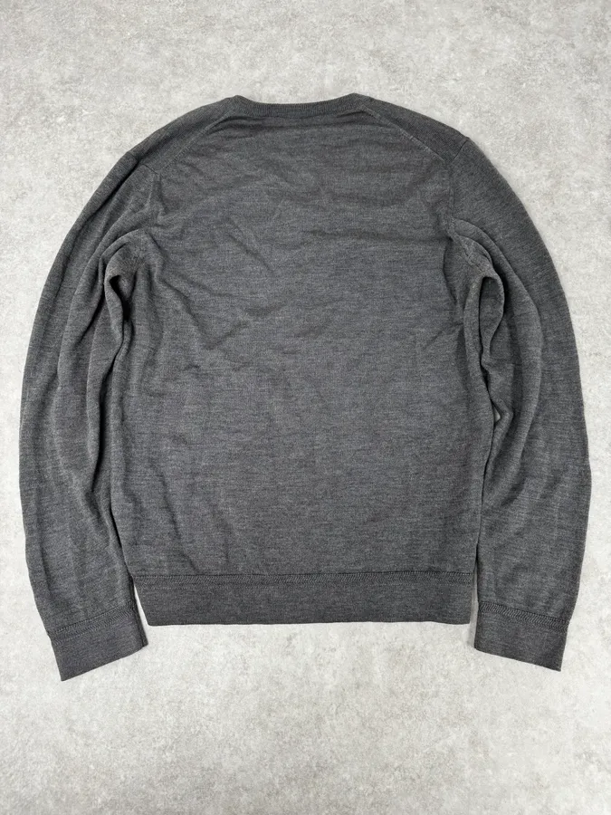 SS2009 Gucci Grey Embroidered Knight Logo V-Neck Sweater - Image 4