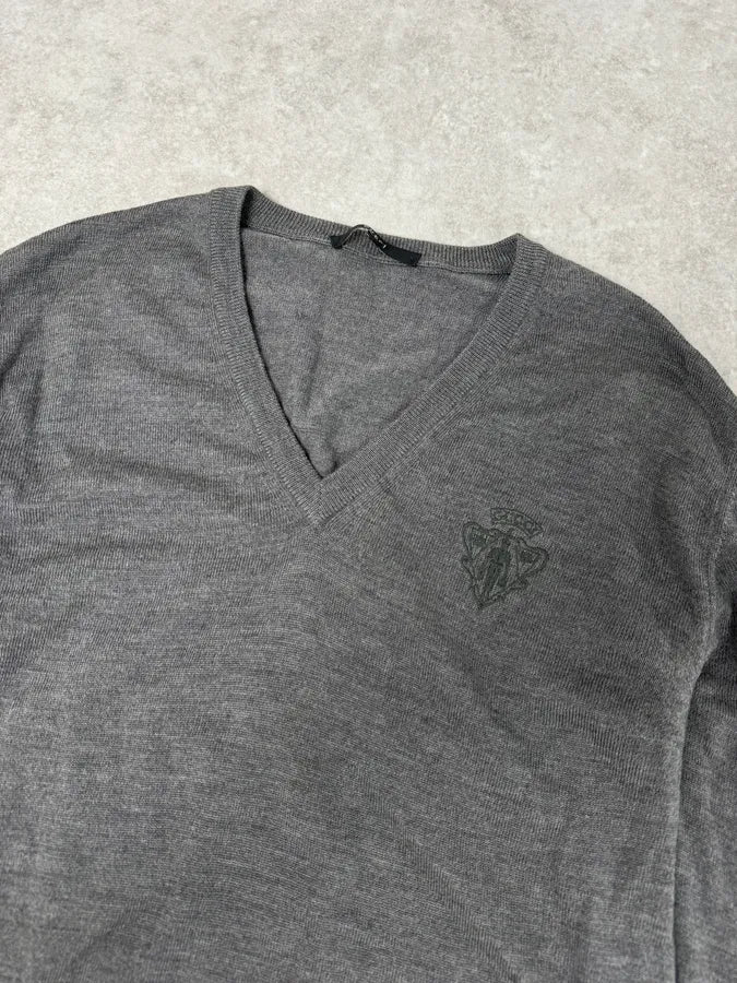 SS2009 Gucci Grey Embroidered Knight Logo V-Neck Sweater - Image 5