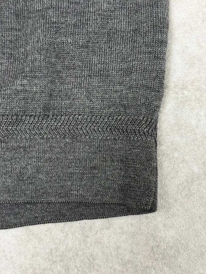 SS2009 Gucci Grey Embroidered Knight Logo V-Neck Sweater - Image 8