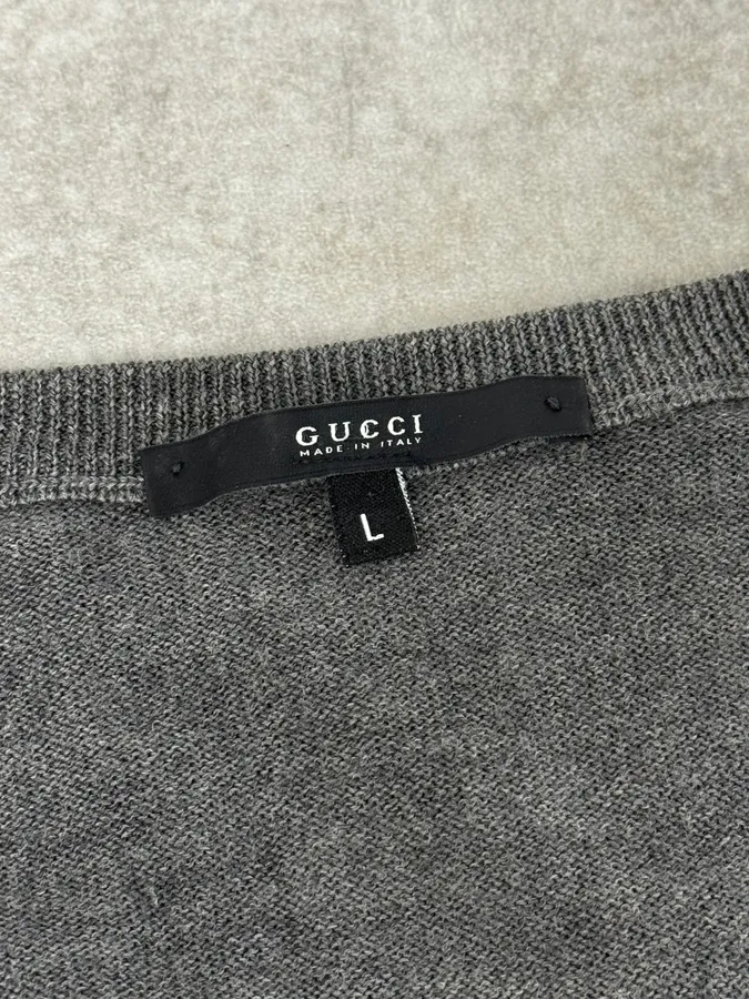 SS2009 Gucci Grey Embroidered Knight Logo V-Neck Sweater - Image 9