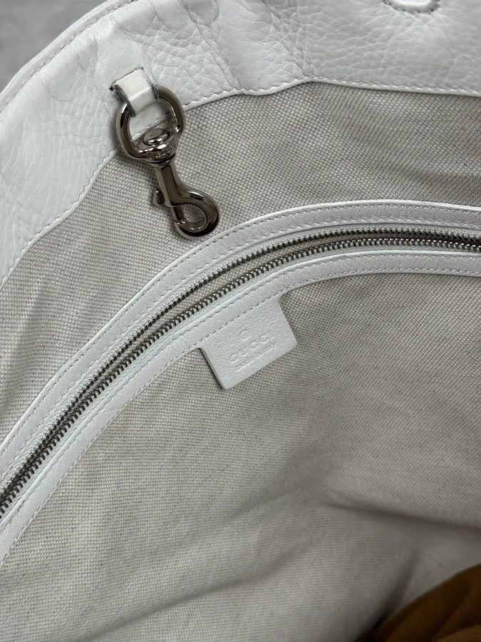 SS2010 Gucci Runway Techno Horsebit White Monogram Leather Large Bag by Frida Giannini - Image 13