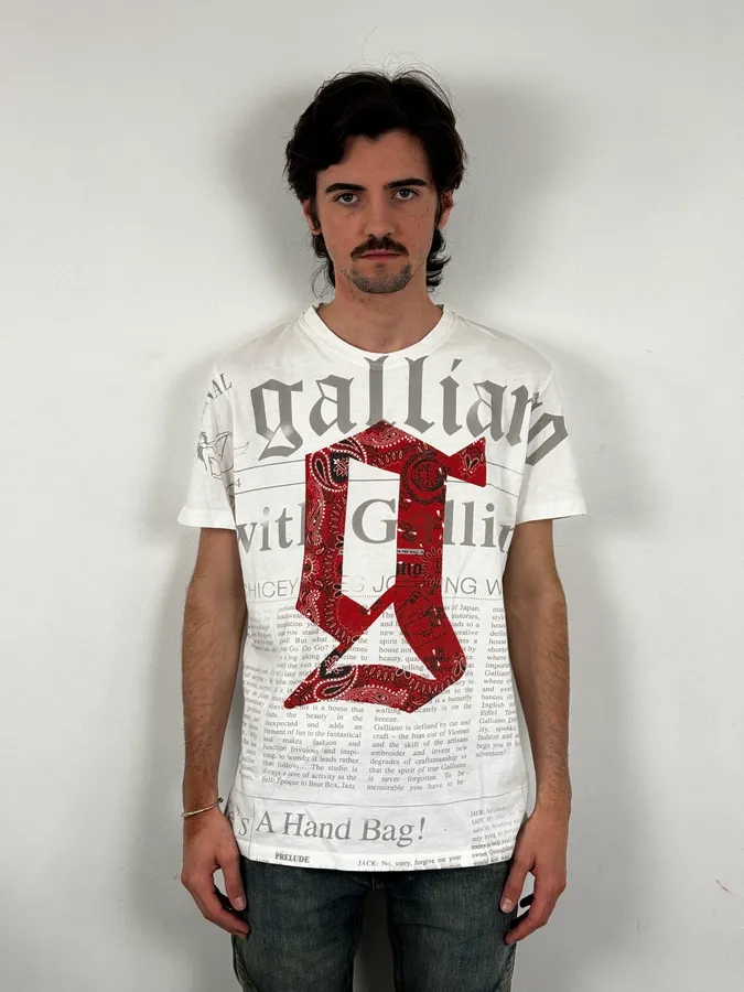 SS2012 John Galliano White Newspaper G Print T-Shirt - Image 2