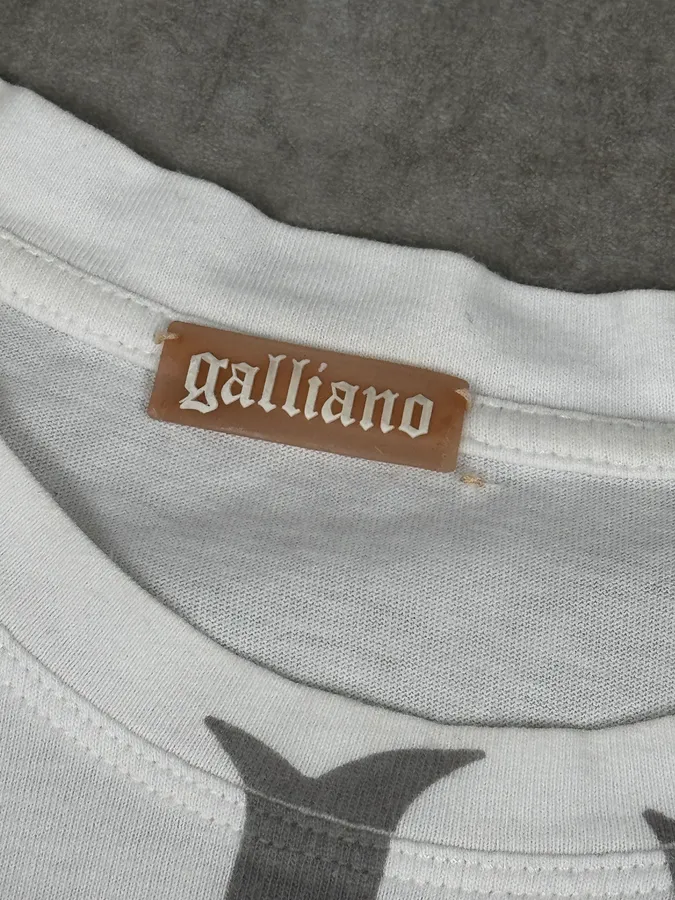 SS2012 John Galliano White Newspaper G Print T-Shirt - Image 8