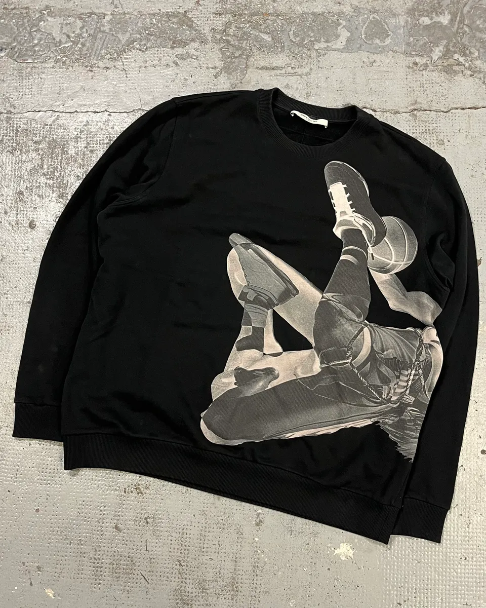 SS2015 Givenchy Black Graphic Swater by Riccardo Tisci - Image 4