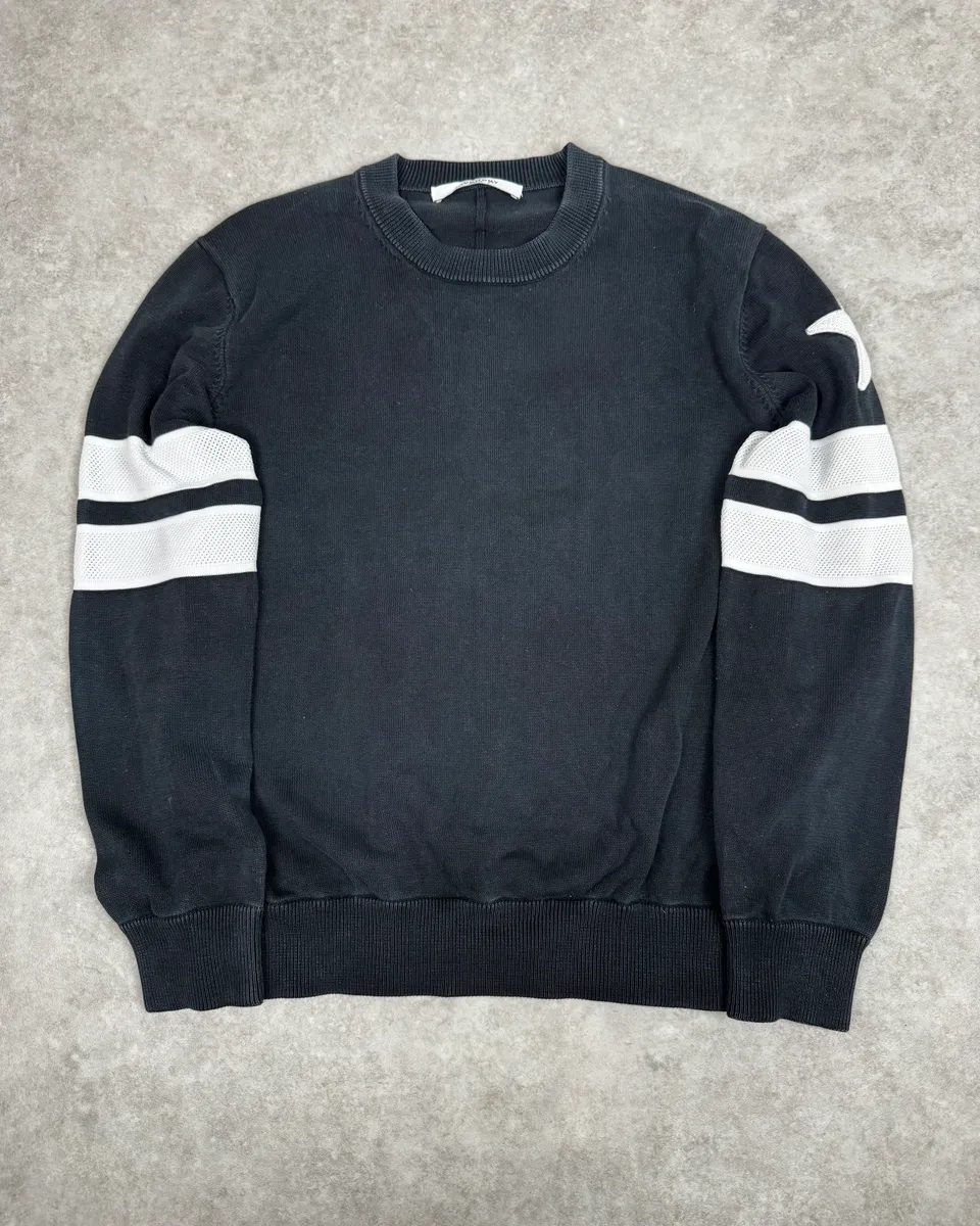 SS2016 Givenchy Black Stars Sweater by Riccardo Tisci