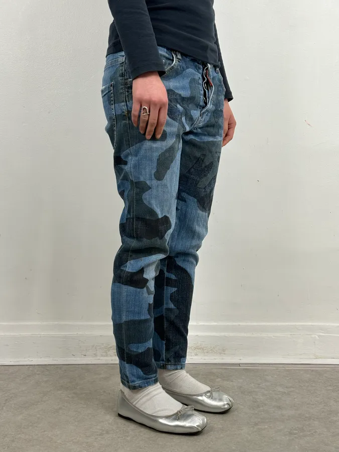 SS2019 DSquared2 Blue Camo Denim Jeans - Image 2