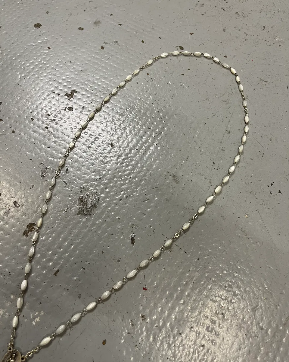 Vintage White Beaded Metal Rosarie Necklace - Image 4